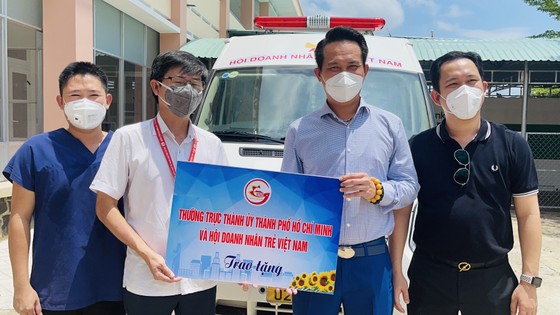 Phó Bí thư Thành ủy TPHCM Nguyễn Hồ Hải thăm hỏi, động viên y bác sĩ ở huyện Củ Chi ảnh 4