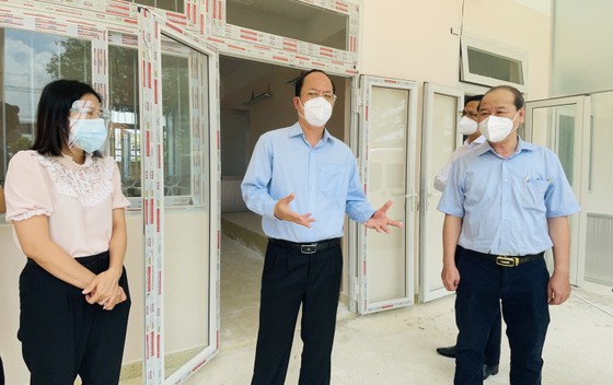 Phó Bí thư Thành ủy TPHCM Nguyễn Hồ Hải thăm hỏi, động viên y bác sĩ ở huyện Củ Chi ảnh 3