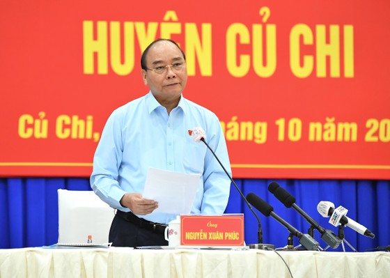 Chủ tịch nước Nguyễn Xuân Phúc gợi mở cách kiểm soát dịch và phát triển kinh tế cho TPHCM ảnh 1