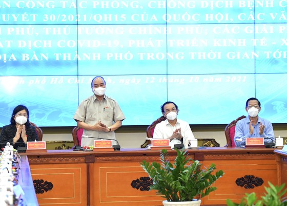 Chủ tịch nước Nguyễn Xuân Phúc gợi mở cách kiểm soát dịch và phát triển kinh tế cho TPHCM ảnh 2
