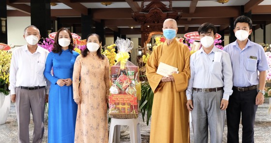 Chủ tịch HĐND TPHCM Nguyễn Thị Lệ thăm, chúc tết các cơ sở tôn giáo ảnh 3