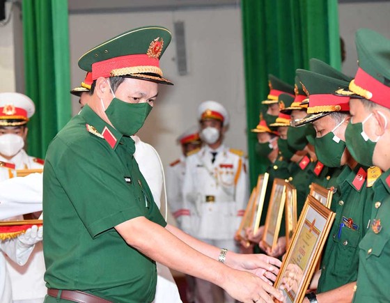 Chủ tịch UBND TPHCM Phan Văn Mãi: Quan tâm đào tạo, bồi dưỡng nhân lực làm công tác kỹ thuật trong quân đội ảnh 4