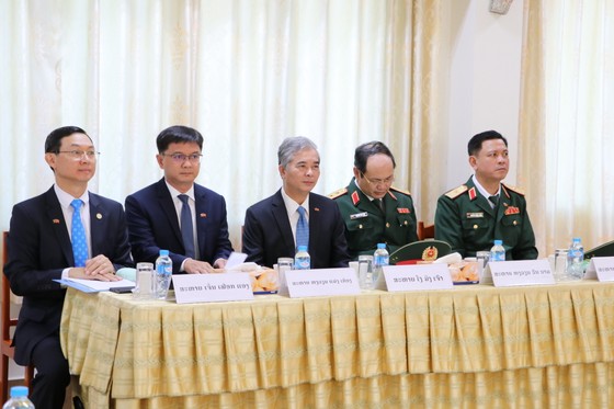Đoàn đại biểu cấp cao TPHCM thăm trường PTTH Hữu nghị Viêng Chăn-TPHCM ảnh 3