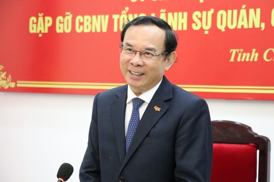 Cộng đồng người Việt tại Champasak vui mừng chào đón đồng chí Nguyễn Văn Nên đến thăm ảnh 2
