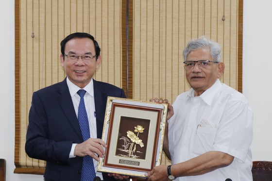 Bí thư Thành ủy TPHCM Nguyễn Văn Nên thăm cán bộ, nhân viên Đại sứ quán Việt Nam tại Ấn Độ ảnh 5