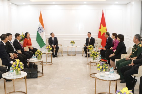 Bí thư Thành ủy TPHCM Nguyễn Văn Nên thăm cán bộ, nhân viên Đại sứ quán Việt Nam tại Ấn Độ ảnh 2