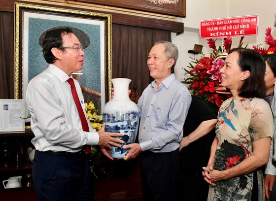 Lãnh đạo Bộ Công an, TPHCM dâng hoa, dâng hương Đại tướng Mai Chí Thọ ảnh 6