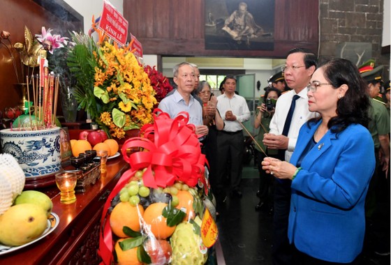 Lãnh đạo Bộ Công an, TPHCM dâng hoa, dâng hương Đại tướng Mai Chí Thọ ảnh 3
