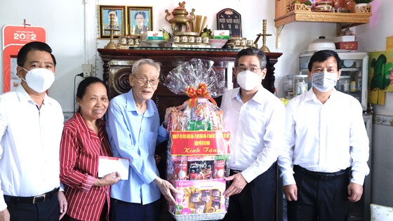 Lãnh đạo TPHCM thăm Mẹ Việt Nam anh hùng, gia đình chính sách ảnh 3