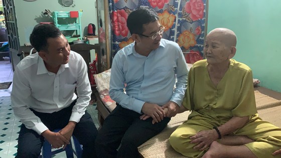 Lãnh đạo TPHCM thăm Mẹ Việt Nam anh hùng, gia đình chính sách ảnh 8
