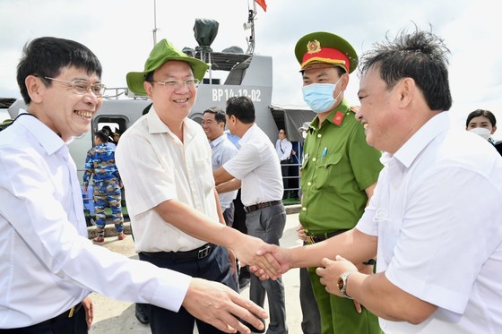 Phó Bí thư Thành ủy TPHCM Nguyễn Hồ Hải: Quan tâm chăm lo đời sống, sức khỏe người dân xã đảo Thạnh An ảnh 5