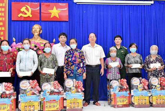 Phó Bí thư Thành ủy TPHCM Nguyễn Hồ Hải: Quan tâm chăm lo đời sống, sức khỏe người dân xã đảo Thạnh An ảnh 4