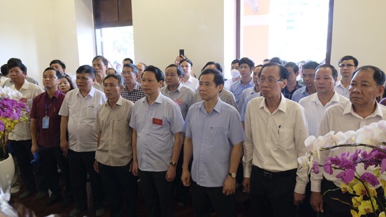 Đoàn đại biểu ngành nội chính Đảng dâng hoa, dâng hương Chủ tịch Hồ Chí Minh ảnh 1