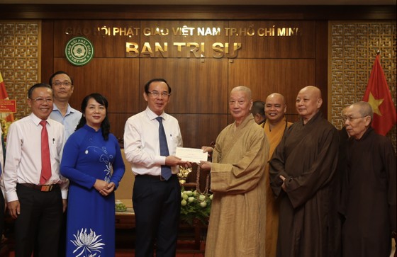 Bí thư Thành ủy TPHCM thăm, chúc mừng Pháp chủ Hội đồng Chứng minh Giáo hội Phật giáo Việt Nam ảnh 3