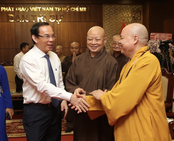 Bí thư Thành ủy TPHCM thăm, chúc mừng Pháp chủ Hội đồng Chứng minh Giáo hội Phật giáo Việt Nam ảnh 2