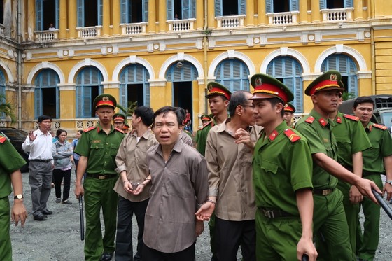 Tù chung thân 3 bị cáo chủ mưu vụ chiếm đoạt 80,3 tỷ đồng tiền hoàn thuế ảnh 2