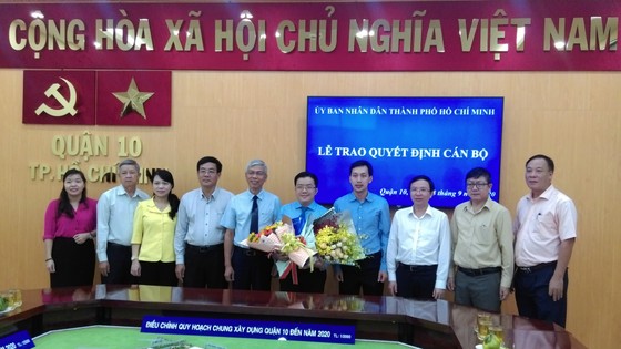 Ông Nguyễn Huy Chiến giữ chức vụ Phó Chủ tịch UBND quận 10 ảnh 2