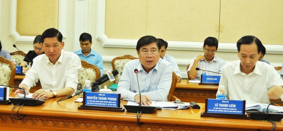Chủ tịch UBND TPHCM Nguyễn Thành Phong nêu tên các ngành báo không đúng sự thật ảnh 2
