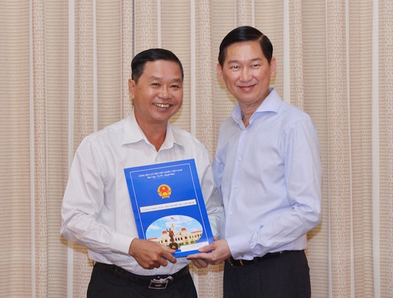 TPHCM trao quyết định nhân sự 7 đơn vị ảnh 2