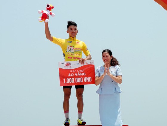 Cúp xe đạp Truyền hình: Huỳnh Thanh Tùng vẫn mặc áo vàng ảnh 2