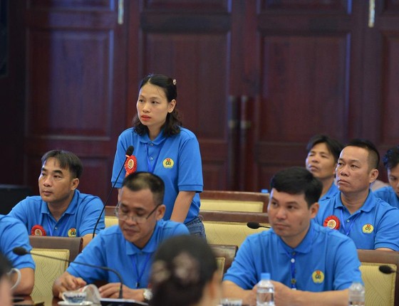 Thủ tướng Nguyễn Xuân Phúc gặp gỡ công nhân kỹ thuật cao của 7 địa phương vùng kinh tế trọng điểm ảnh 6