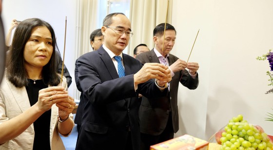 Bí thư Thành ủy TPHCM Nguyễn Thiện Nhân mong muốn tìm cách phát triển TPHCM nhanh, bền vững ảnh 1