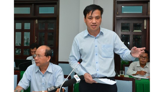 Bí thư Thành ủy TPHCM Nguyễn Thiện Nhân thị sát đột xuất công trình không phép của 'quan quận' ảnh 1