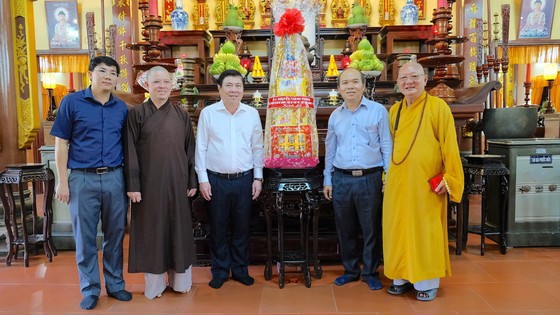 Chủ tịch UBND TPHCM Nguyễn Thành Phong thăm, chúc tết người dân Khu Công nghệ cao ảnh 4