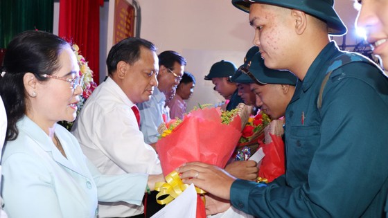 Thanh niên TPHCM tự hào lên đường nhập ngũ ảnh 7