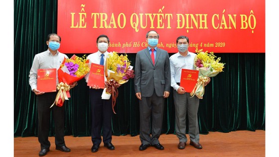 Trao quyết định nhân sự Đảng bộ khối cơ sở Bộ Công thương tại TPHCM ảnh 1