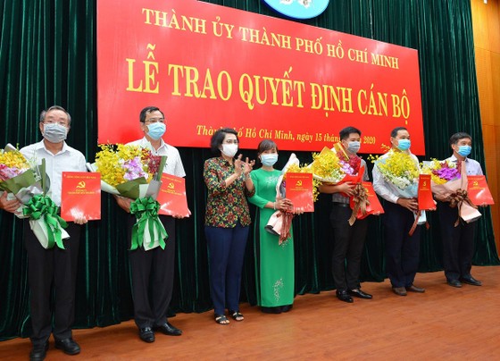 Trao quyết định nhân sự Đảng bộ khối cơ sở Bộ Công thương tại TPHCM ảnh 3