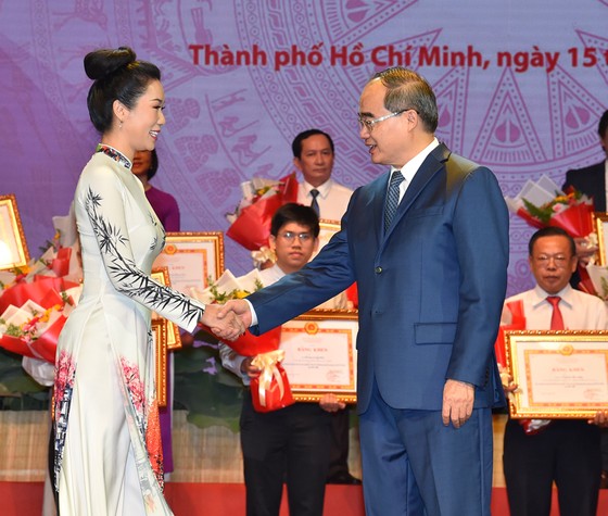Bí thư Thành ủy TPHCM: Đoàn kết, sáng tạo, bản lĩnh xây dựng TPHCM xứng đáng là thành phố anh hùng ảnh 2