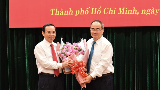 Bộ Chính trị giới thiệu đồng chí Nguyễn Văn Nên để bầu làm Bí thư Thành ủy TPHCM nhiệm kỳ 2020-2025 ảnh 2