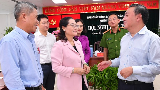 Chủ tịch HĐND TPHCM Nguyễn Thị Lệ: Vận động cán bộ, công chức tận tụy với công việc để xóa 'cò giấy tờ' ảnh 1