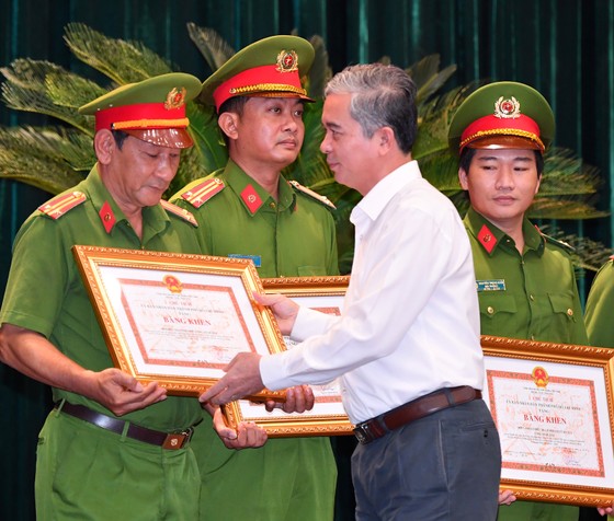 Bí thư Thành ủy TPHCM Nguyễn Văn Nên: 'Khi nghe báo tin tội phạm, có mặt ngay không chần chừ' ảnh 4