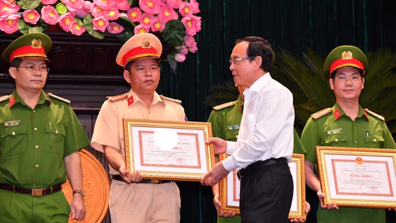 Bí thư Thành ủy TPHCM Nguyễn Văn Nên: 'Khi nghe báo tin tội phạm, có mặt ngay không chần chừ' ảnh 3