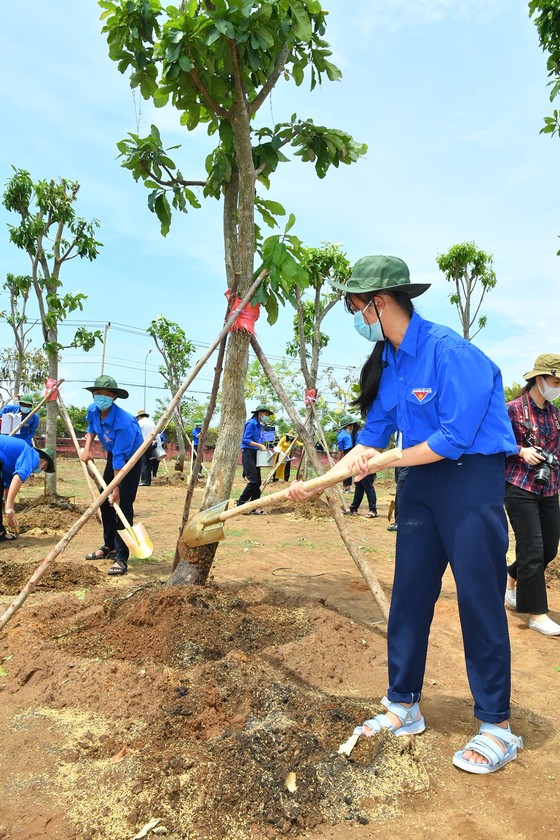 Chủ tịch UBND TPHCM Nguyễn Thành Phong: Tạo mọi thuận lợi để Cần Giờ hoàn thành nhiệm vụ ảnh 4