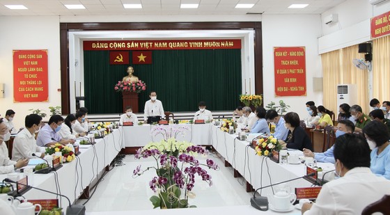 Bí thư Thành ủy TPHCM Nguyễn Văn Nên: Tôi không muốn chỉ sửa chữa tạm bợ chung cư cũ! ảnh 1
