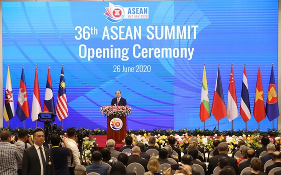 Bản lĩnh của Cộng đồng ASEAN được thể hiện rõ nét, gắn kết chặt chẽ các thành viên ảnh 2