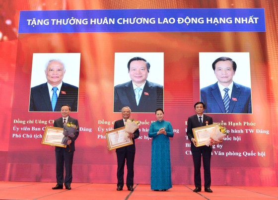 Chủ tịch Quốc hội Nguyễn Thị Kim Ngân tham dự Lễ trao Huân chương Lao động cho lãnh đạo Quốc hội ảnh 5
