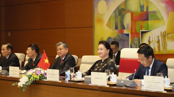 Chủ tịch Quốc hội Nguyễn Thị Kim Ngân đón và hội đàm với Chủ tịch Quốc hội Hàn Quốc Park Byeong-Seug ảnh 2