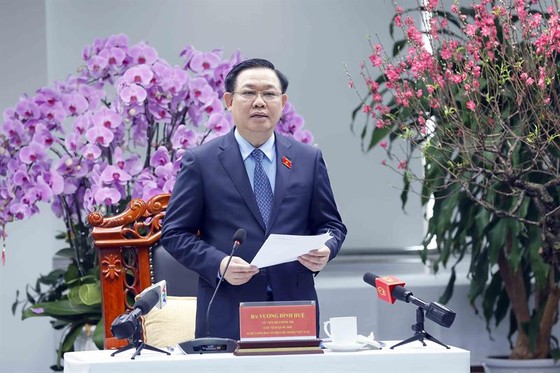 Chủ tịch Quốc hội Vương Đình Huệ thăm, làm việc với Tập đoàn Dệt may Việt Nam ảnh 1