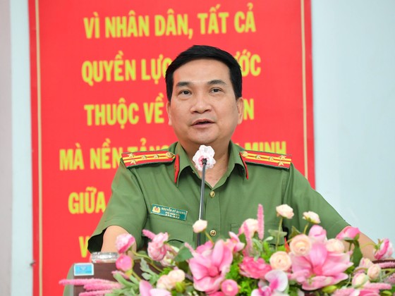 Ứng cử viên Nguyễn Thành Phong: Hiện thực hóa khát vọng phát triển, vươn lên mạnh mẽ của TPHCM ảnh 5