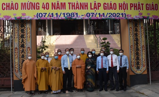 Lãnh đạo TPHCM thăm, chúc mừng 40 năm thành lập Giáo hội Phật giáo Việt Nam ảnh 1