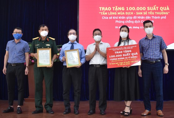 TPHCM tiếp nhận 100.000 túi an sinh trị giá 30 tỷ đồng ảnh 1