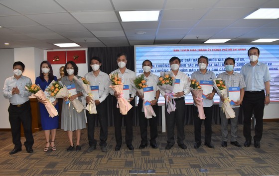 TPHCM khen thưởng bổ sung tác phẩm đoạt Giải Báo chí Quốc gia lần thứ XV ảnh 2