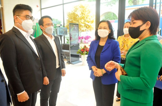 Chủ tịch HĐND TPHCM Nguyễn Thị Lệ thăm, chúc tết một số đơn vị, cá nhân ảnh 1