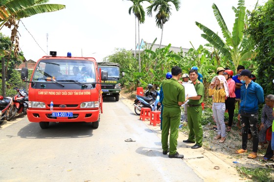 Đã tìm thấy thi thể 2 trong số 3 nạn nhân vụ chìm sà lan trên sông Đồng Nai ảnh 8