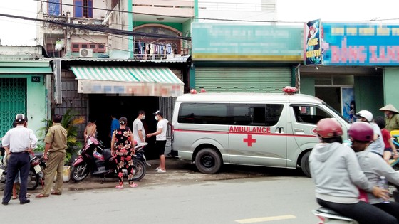 Một người đàn ông vào quán cà phê rồi tử vong bất thường trong nhà vệ sinh ảnh 1