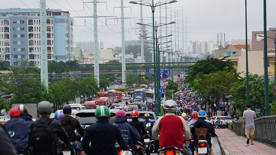 Đi trong cơn mưa từ quận Bình Tân về Bình Chánh, nam thanh niên bị nước cuốn mất tích ảnh 5